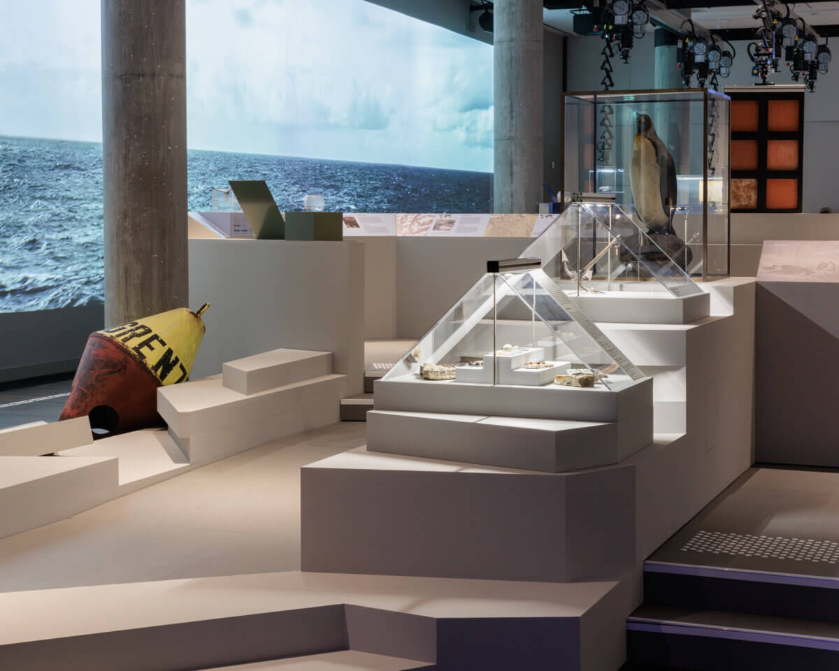 Ausstellungsansicht vorne