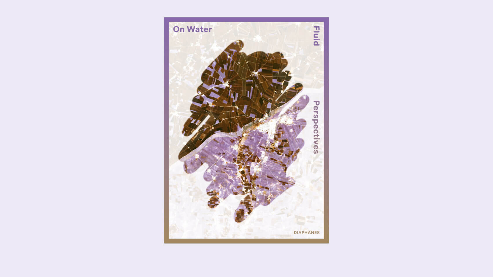 Das Cover des Ausstellungskatalogs "On Water. Fluid Perspektiven" vor einem helllila Hintergrund. Auf dem Cover sind Pinselstriche zu sehen, die ein damunterliegendes Foto sichtbar machen